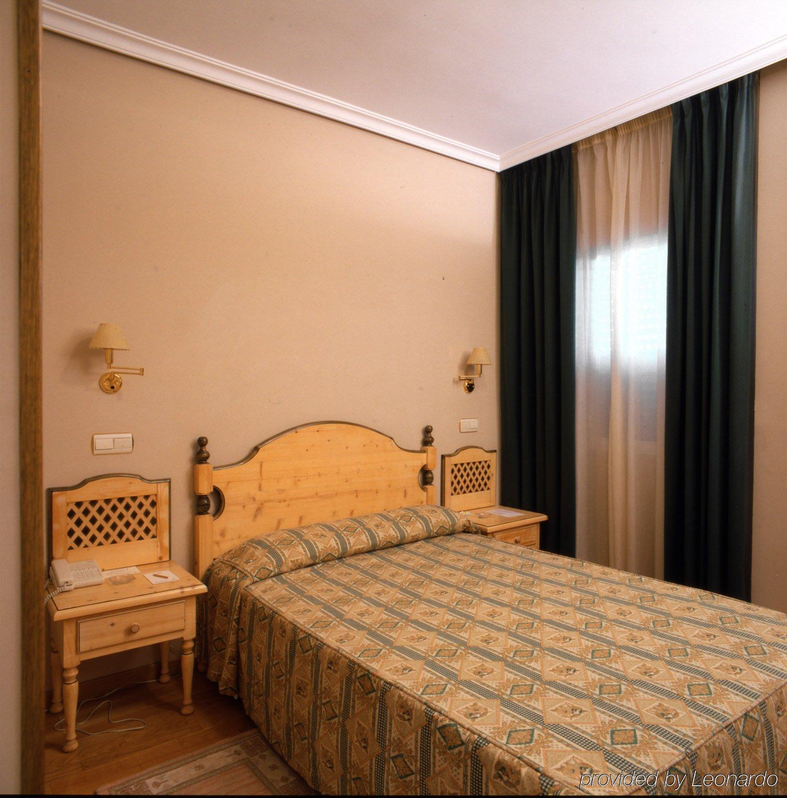 Hotel Puerta De Monfrague Малпартида де Пласенсия Стая снимка