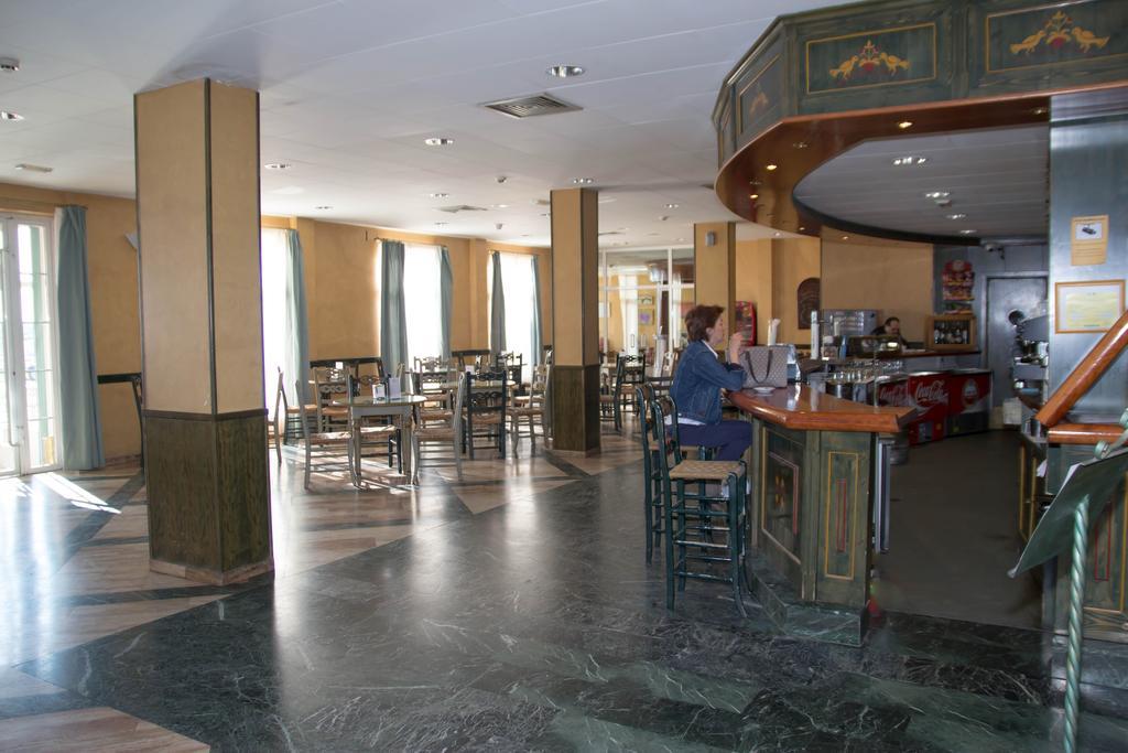 Hotel Puerta De Monfrague Малпартида де Пласенсия Екстериор снимка